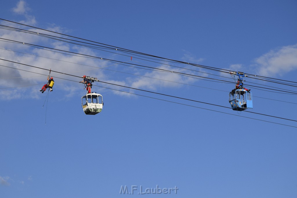 Koelner Seilbahn Gondel blieb haengen Koeln Linksrheinisch P478.JPG - Miklos Laubert